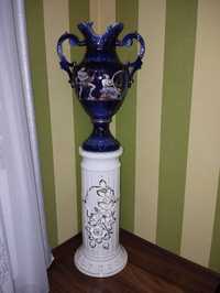 Декоративная колонна с вазой.