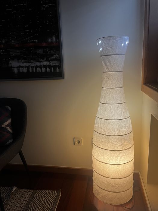 Candeeiro de pé branco