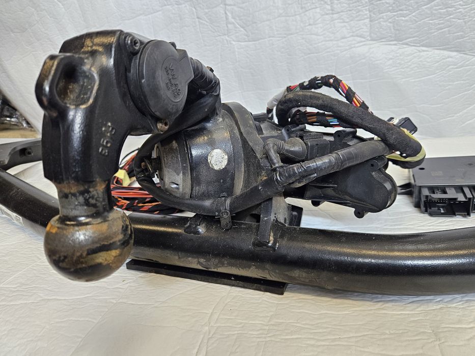 Оригінальний фаркоп VW Passat B8 Variant