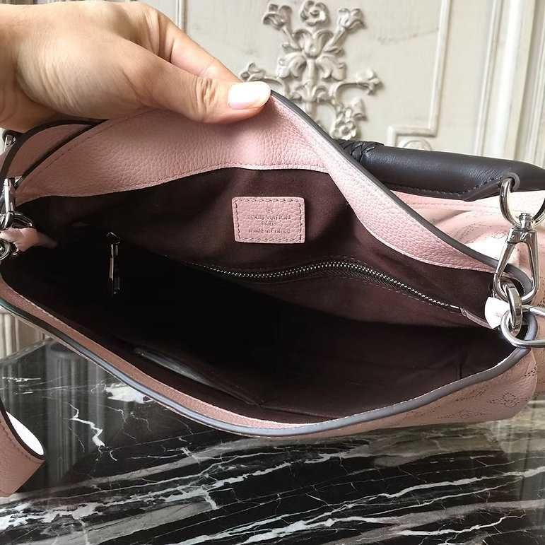 Bolsa preta Louis Vuitton Babylone com corrente BB