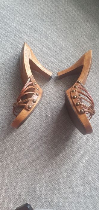 Sandálias Aldo salto alto nunca usadas