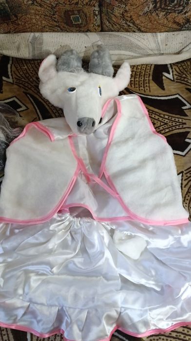 Распродаж. Новорічні та карнавальн дитячі і костюмы