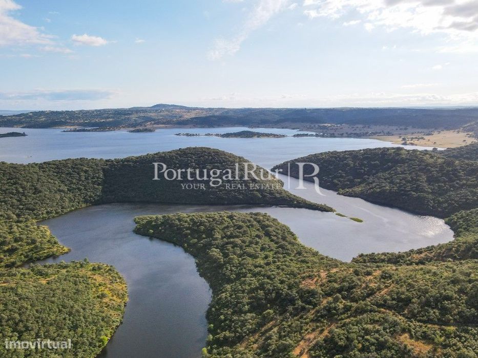 Herdade de 145 Hectares Junto ao Rio