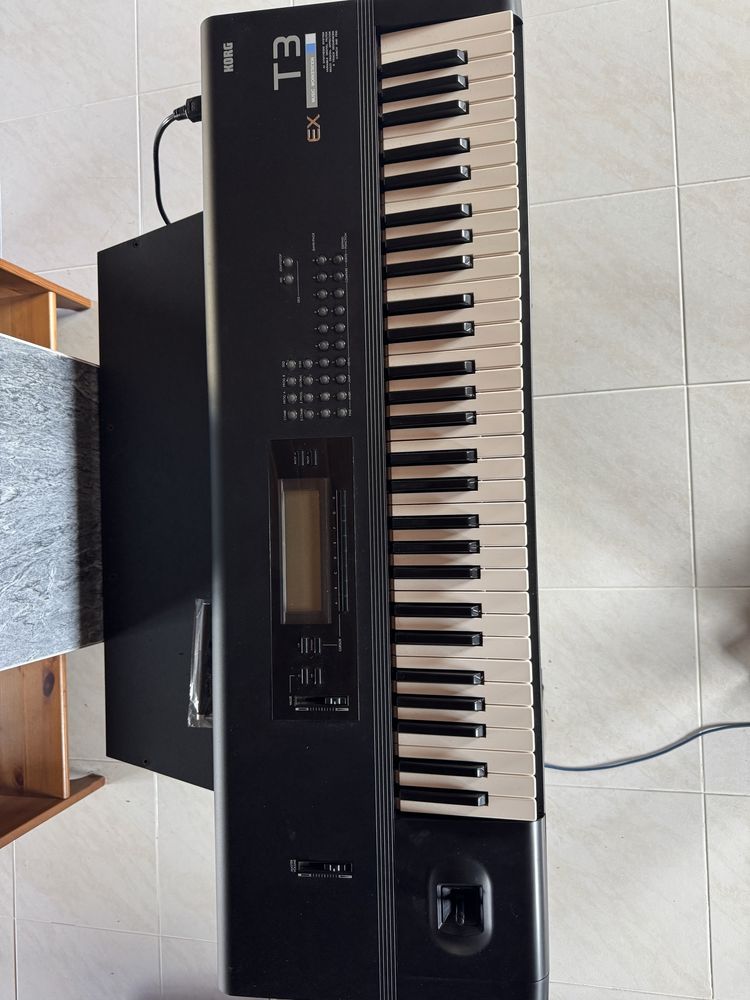 Teclado Korg T3, pouco uso