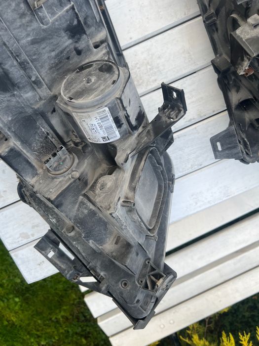 Lampy przód OPEL ZAFIRA C 2012r,  europa 100% sprawne. Lewa i Prawa