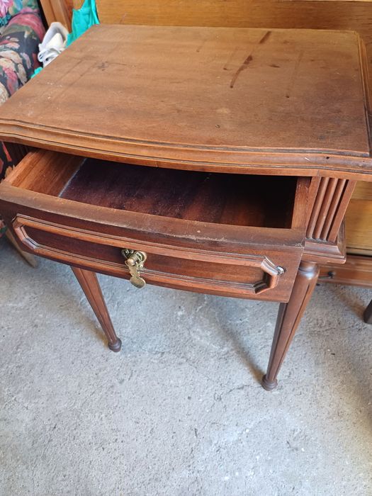 Conjunto de duas mesinhas de cabeceira