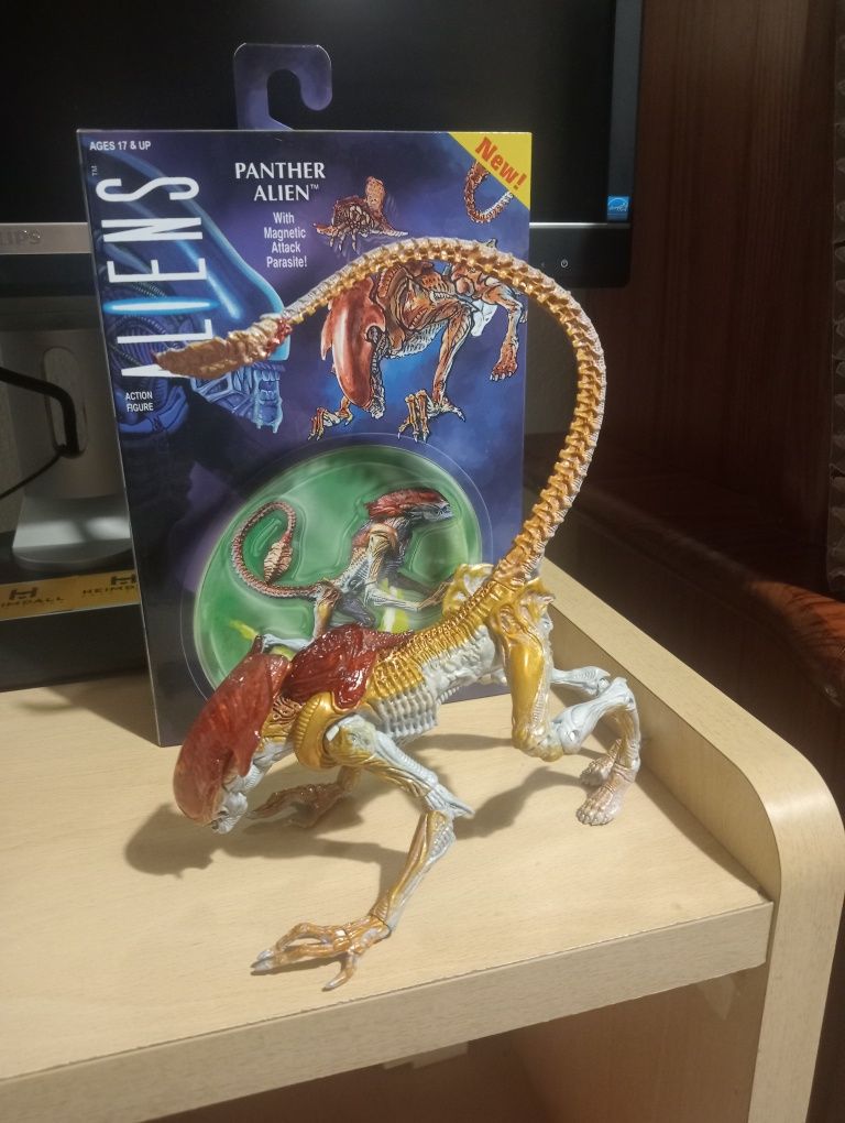 Neca 3 figuras originais usados com caixa