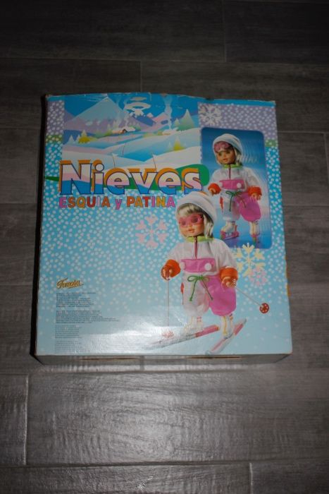 Boneca Nieves - esquia e patina Famosa 1993 fabricado em Espanha NOVO