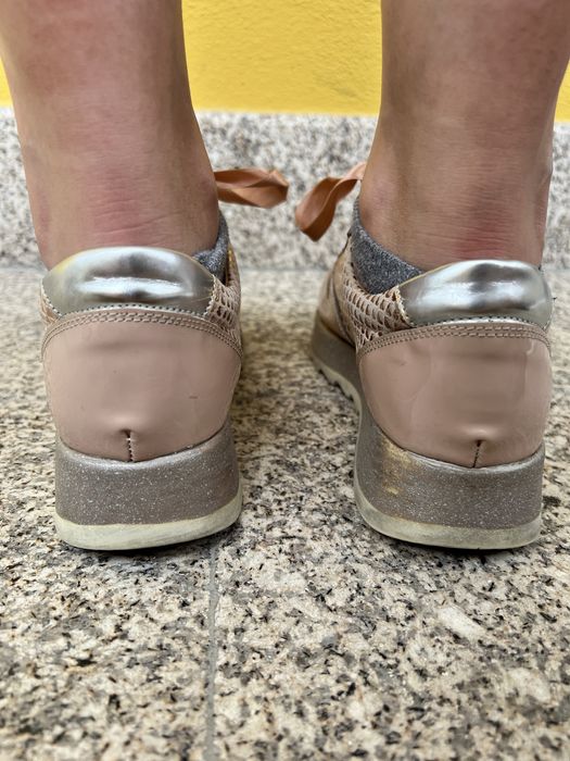 Sapatilha em pele e verniz