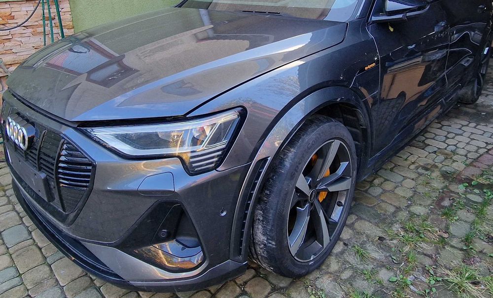 комплект безпеки на E-tron Sportback S 2022року, пробіг 21 тис. Е-трон