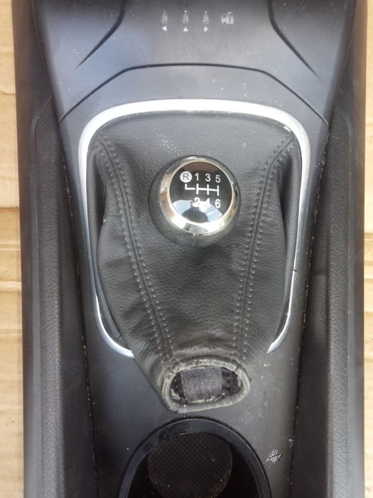 toyota AVENSIS T27 15-18 ramka panel zmiany biegów gałka