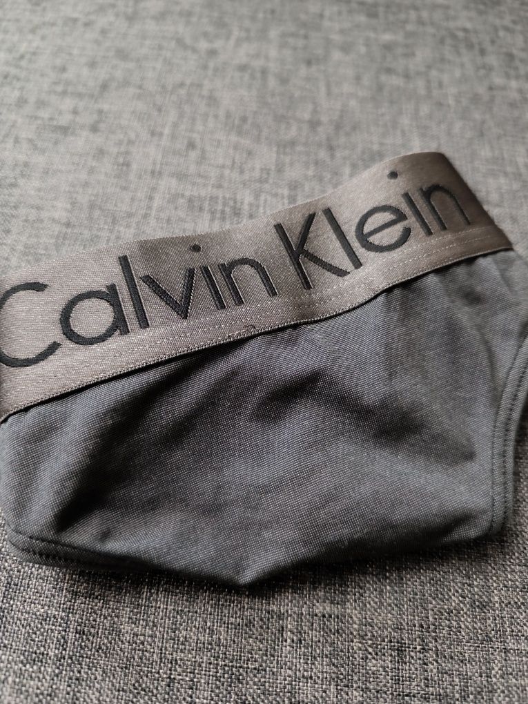 Stringi Calvin Klein rozmiar S