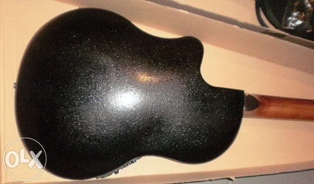 Guitarra roundback vermelha tipo ovation