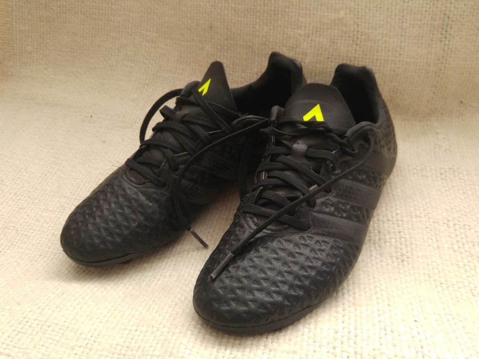 Obuwie sportowe - korki adidas