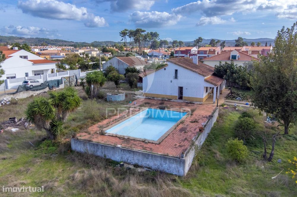 Terreno URBANO com Benfeitoras em Azeitão