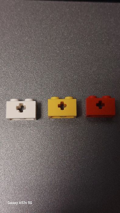 LEGO: 3 szt., różne kolory #32064 klocek krzyż 1x2 (P448)
