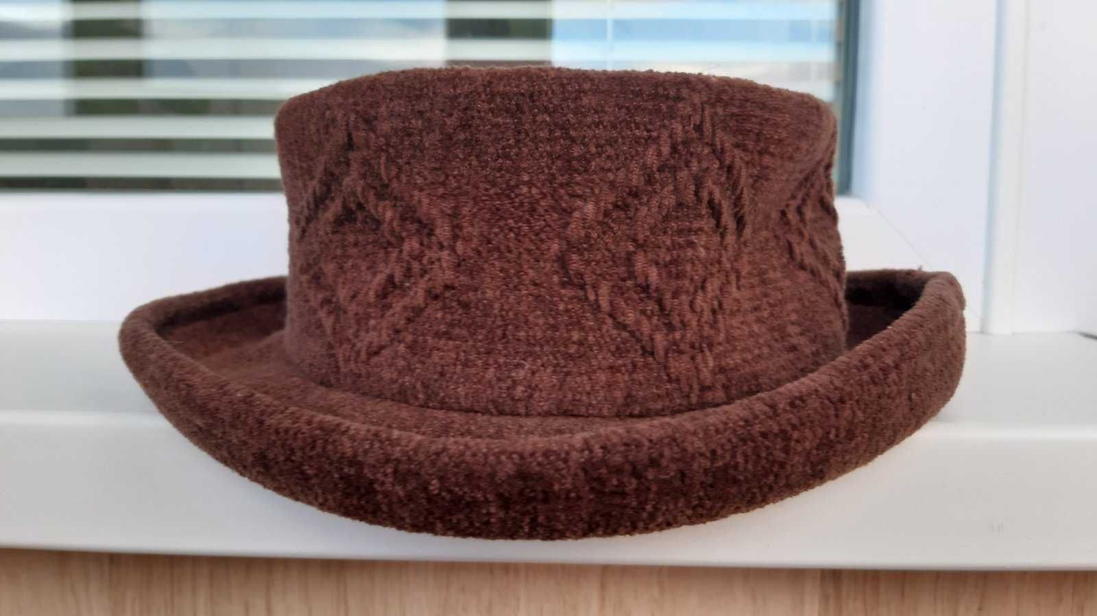 Продам женскую вязанную шляпку пр-во Корея, цвет «терракот», б/у.