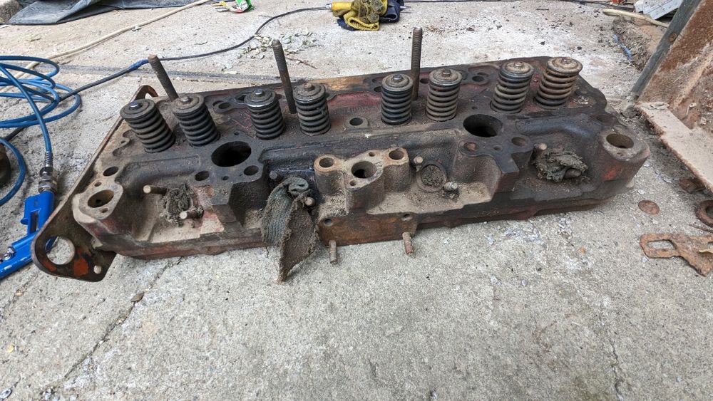Головка блоку циліндрів СМД 18