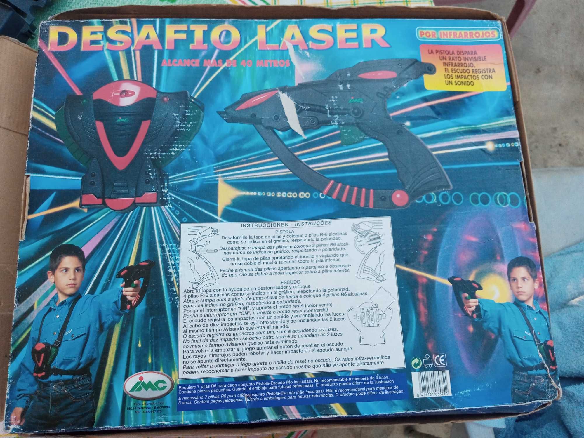 Desafio laser novo com caixa e papeis