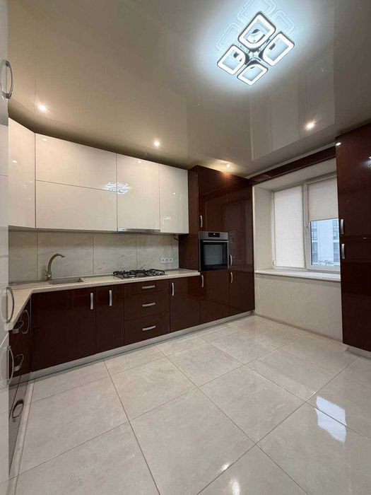 Продається простора 3-кімнатна квартира в обжитій новобудові