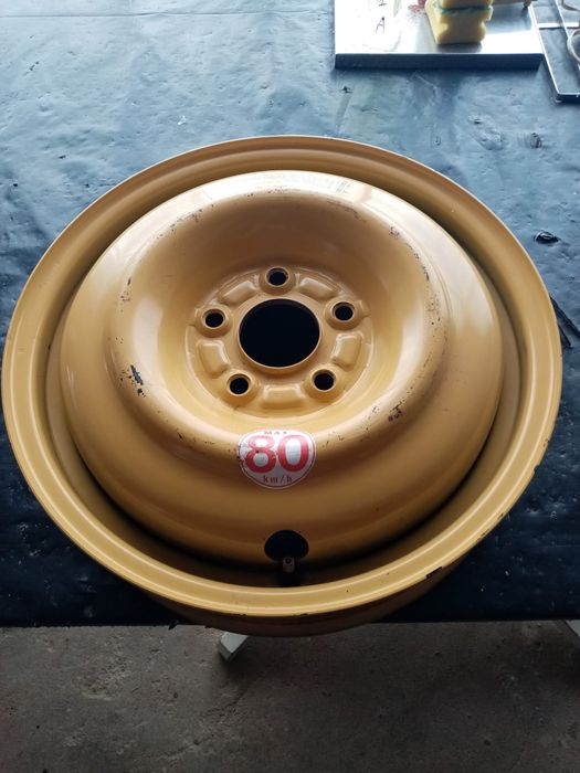 Vendo jante de emergência