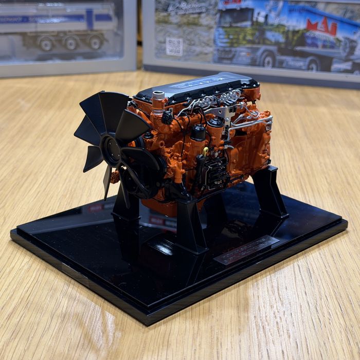 Model 1:12 WSI Silnik Scania