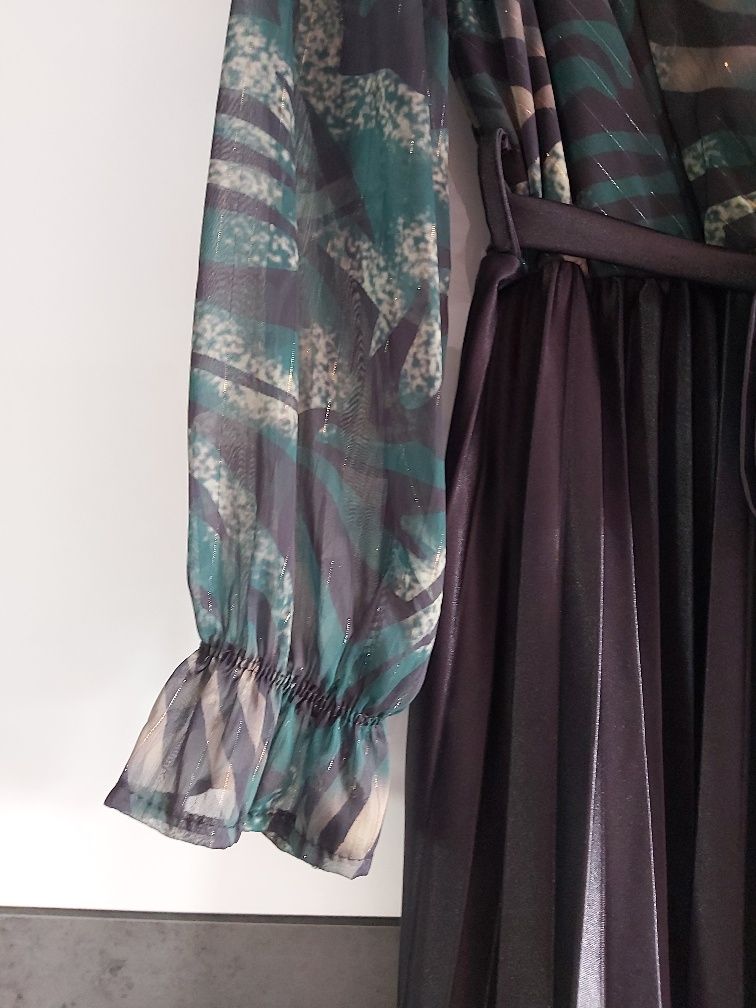 Nowa elegancka sukienka plisowana S/M