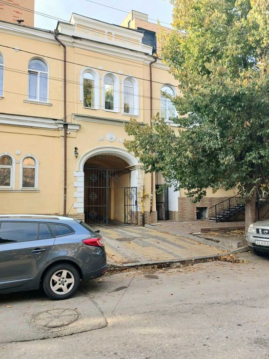 Центр!Затишна ізольована студія.Реальна ціна.