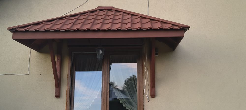 Zadaszenie nad wejściem