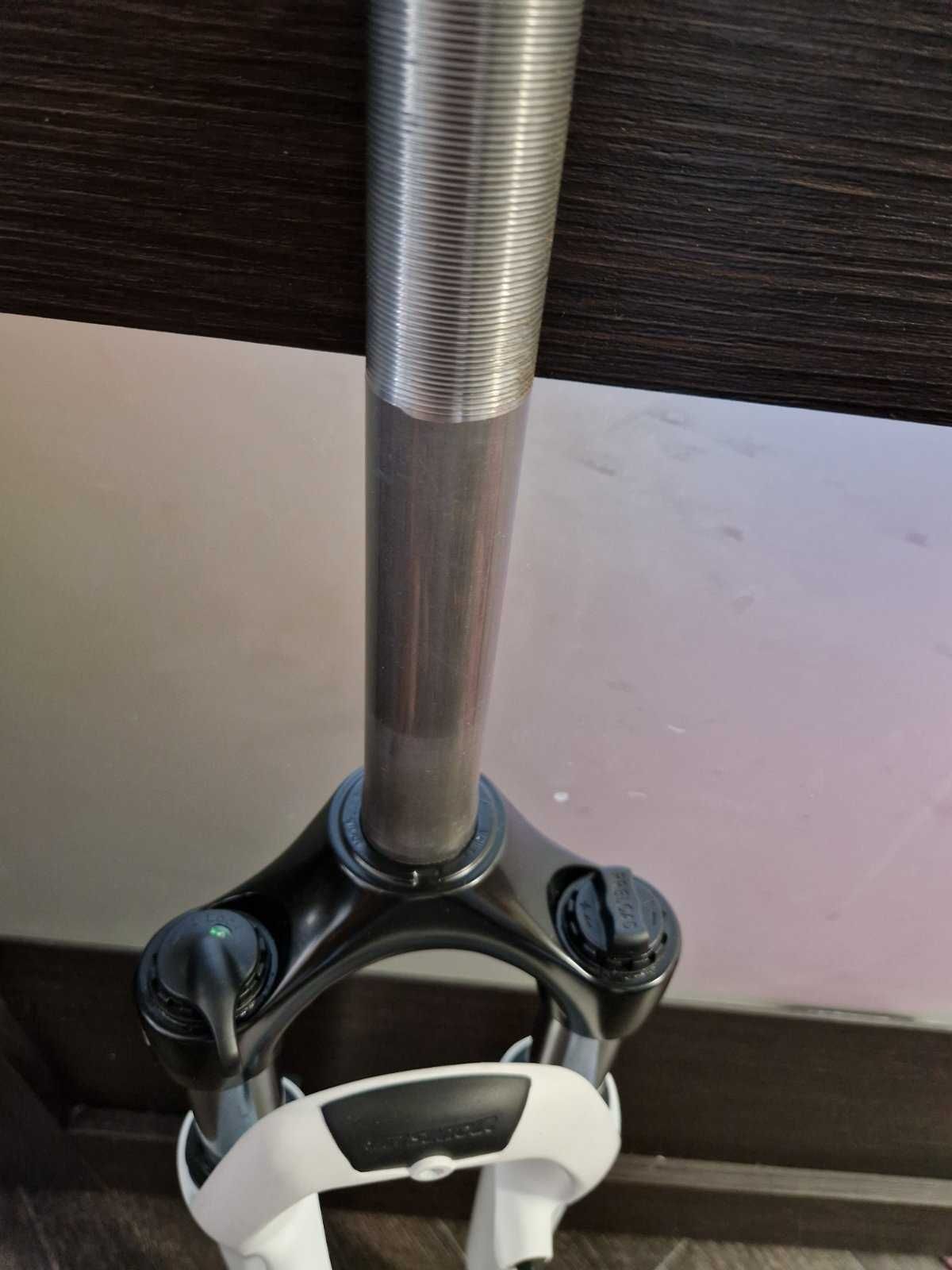 Новая пружинно-маслянная вилка с локаутом под 28 колесо