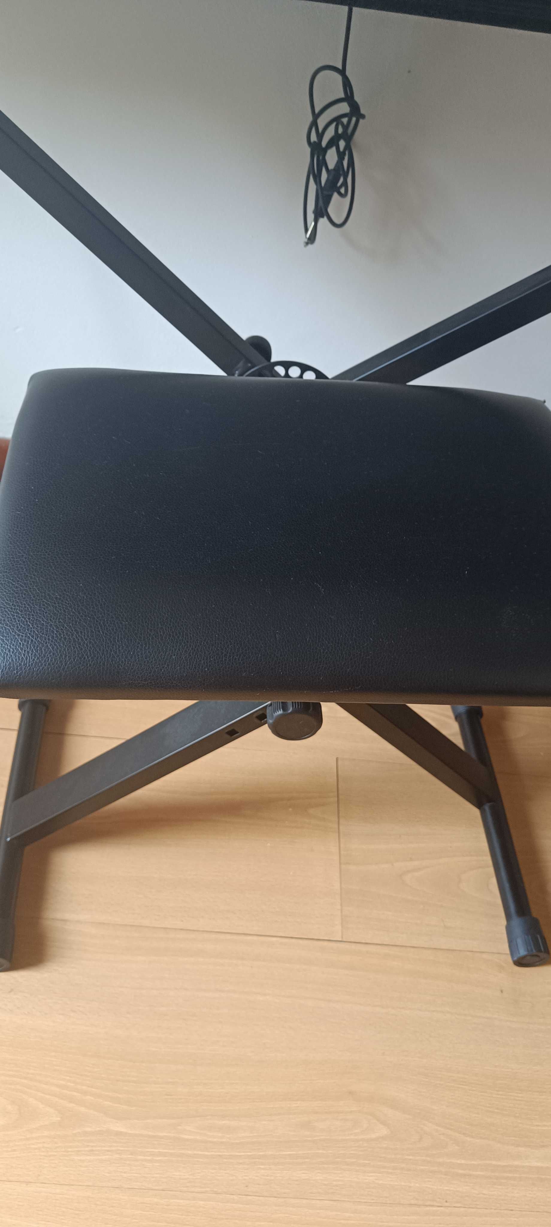 Piano Com muito pouco uso