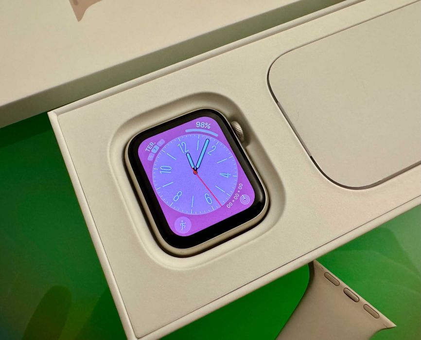 Apple Watch SE 2 (2ª geração) 40mm – Starlight Aluminum (GPS)
