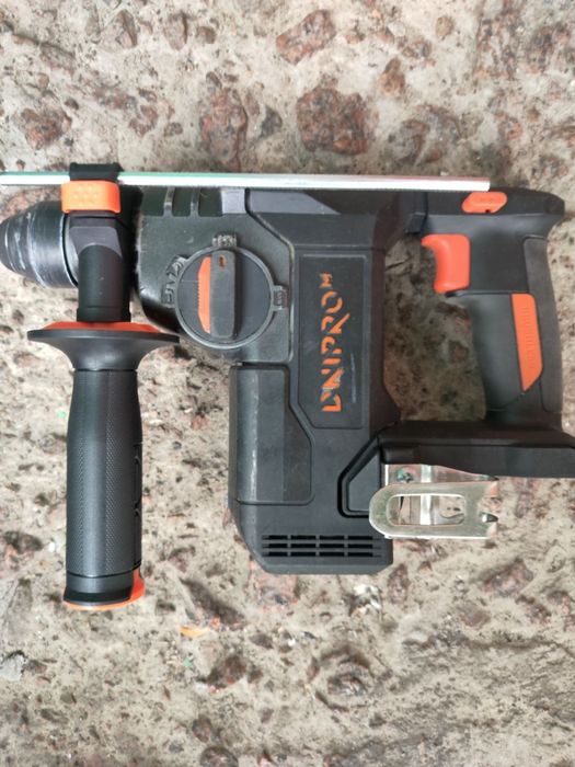 Перфоратор акумуляторний Dnipro-M DHR 202 BC ULTRA.