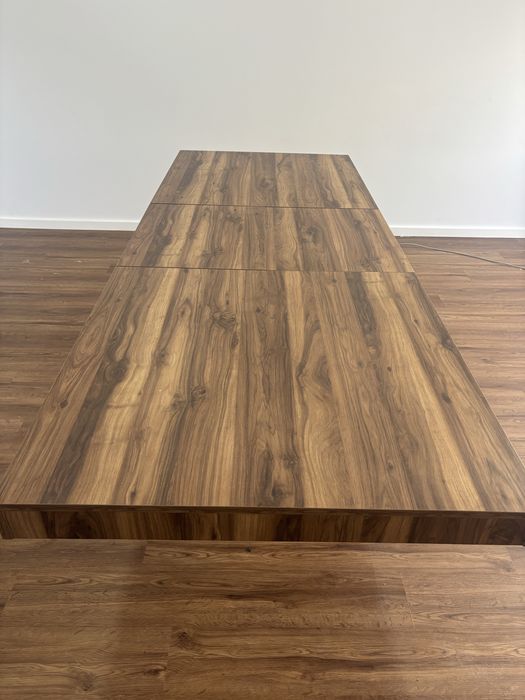 Mesa extensivel em madeira com oes em inox e cadeiras