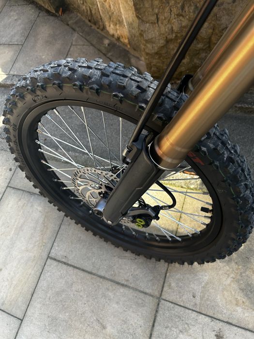 Surron Light Bee X 2025 MY25 – Phantom Purple – 8kW, 60V 40Ah 90kph