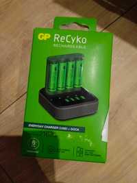 Ładowarka baterii akumulatorków GP ReCyko B421 D451 + 4 akumulatory