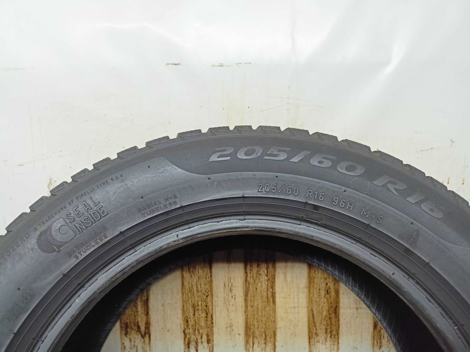 Pirelli SottoZero 3 205/60/16 2018r. 96H 2x6,9mm (2360)
