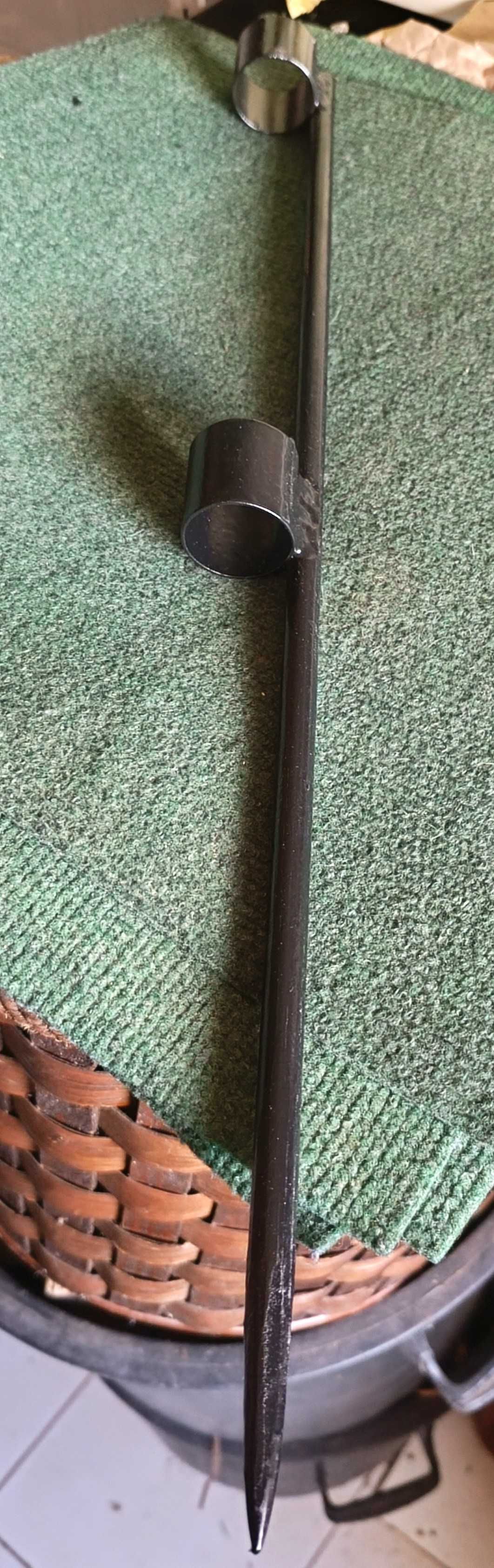 Suporte metálico com espeto