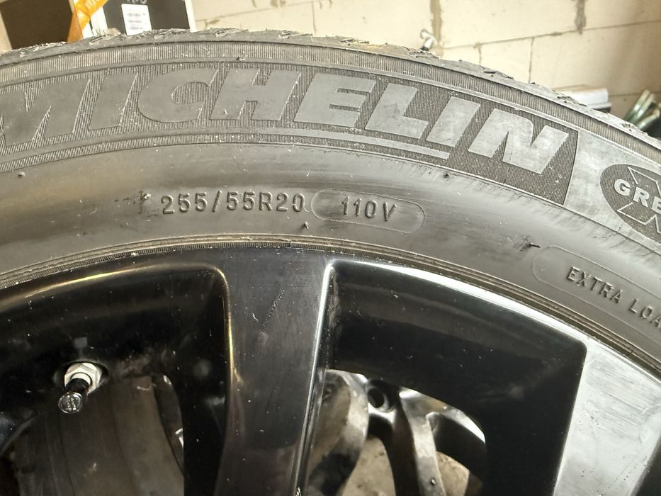 Зимова резина з дисками 255/55R20 Michelin
