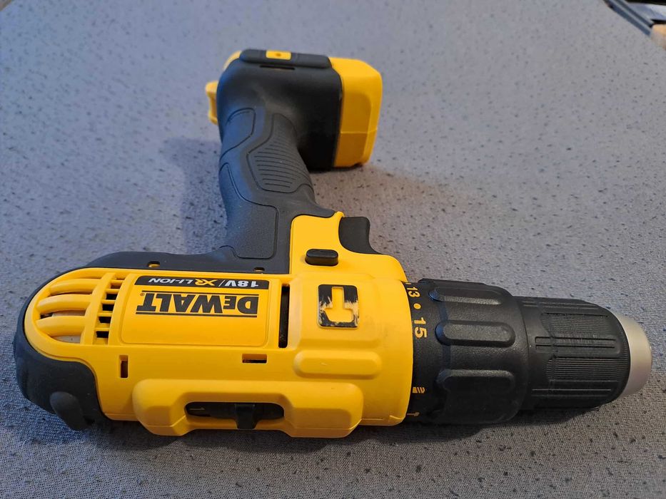 Wiertarko-wkrętarka udarowa DeWalt DCD776