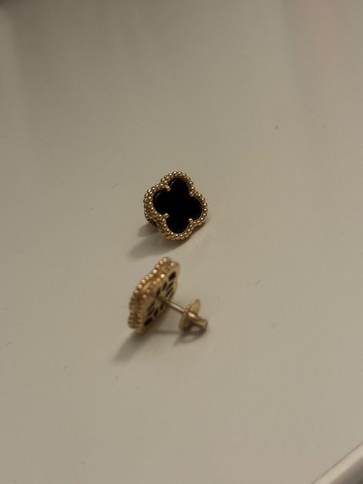 Kolczyki,kamien onyks ,585 pr złote 1,5 cm