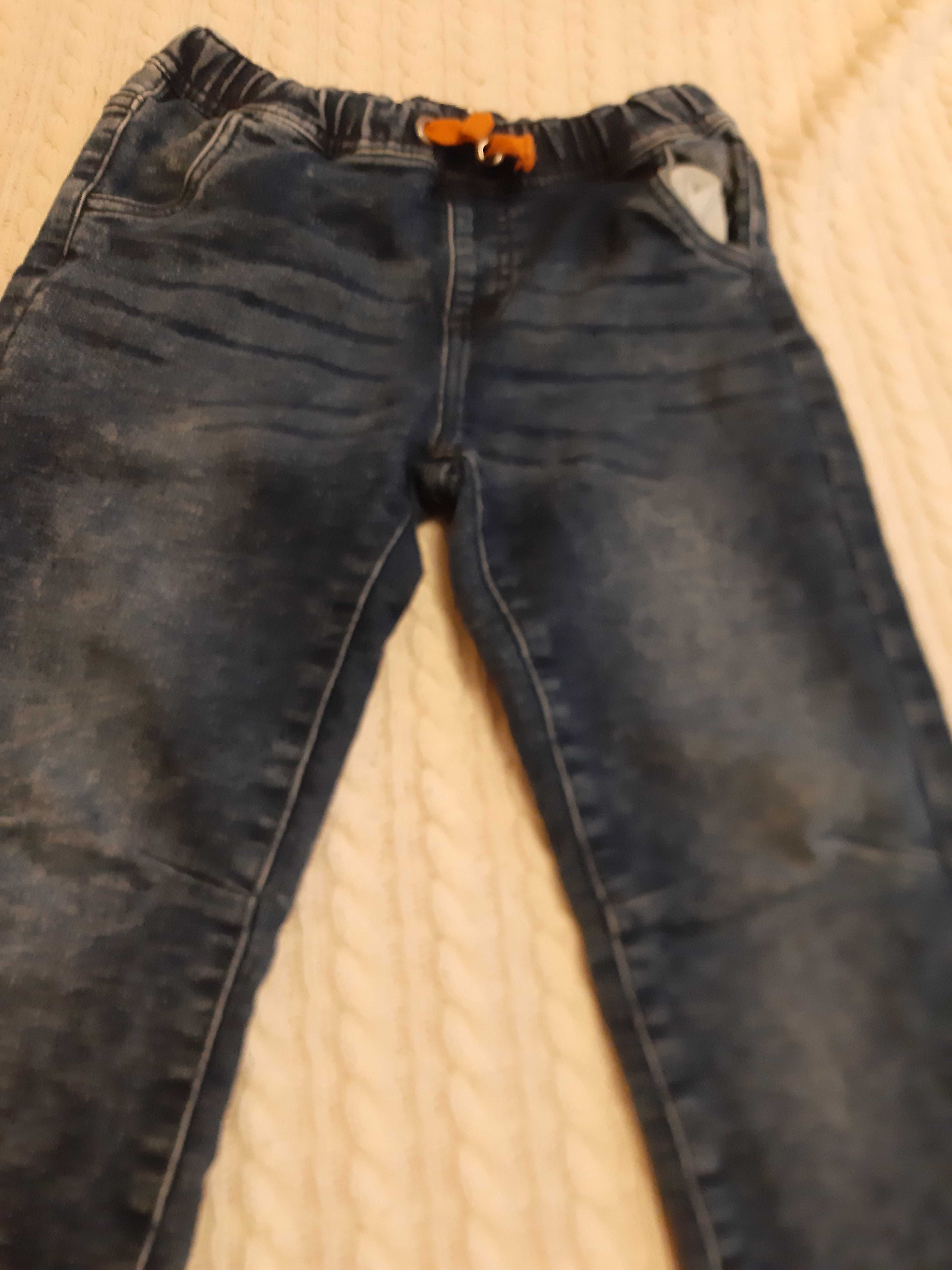 ?Spodnie dżinsowe, jeans miękkie z gumą nie joggery 122/128 kiki&koko