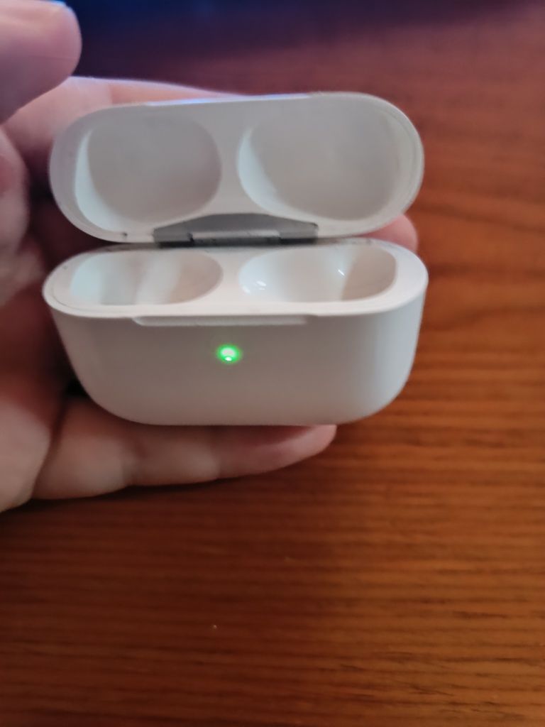 Caixa de airpods usado em bom estado
