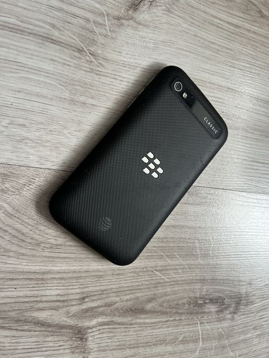 BlackBerry Classic смартфон 2/16 сенсорный