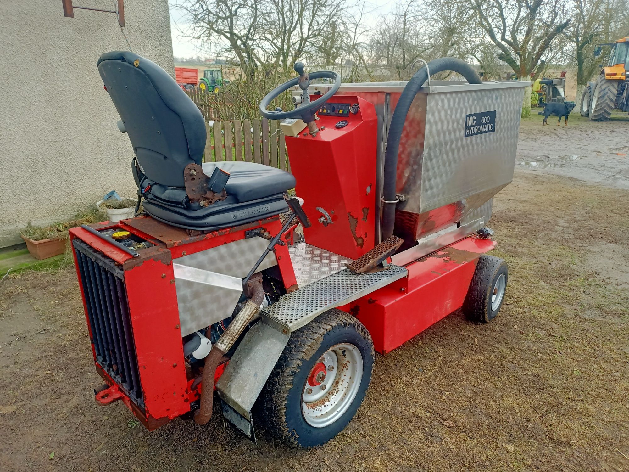 Mini wóz paszowy silnik Kubota 3 cylindry wozidlo ładowarka