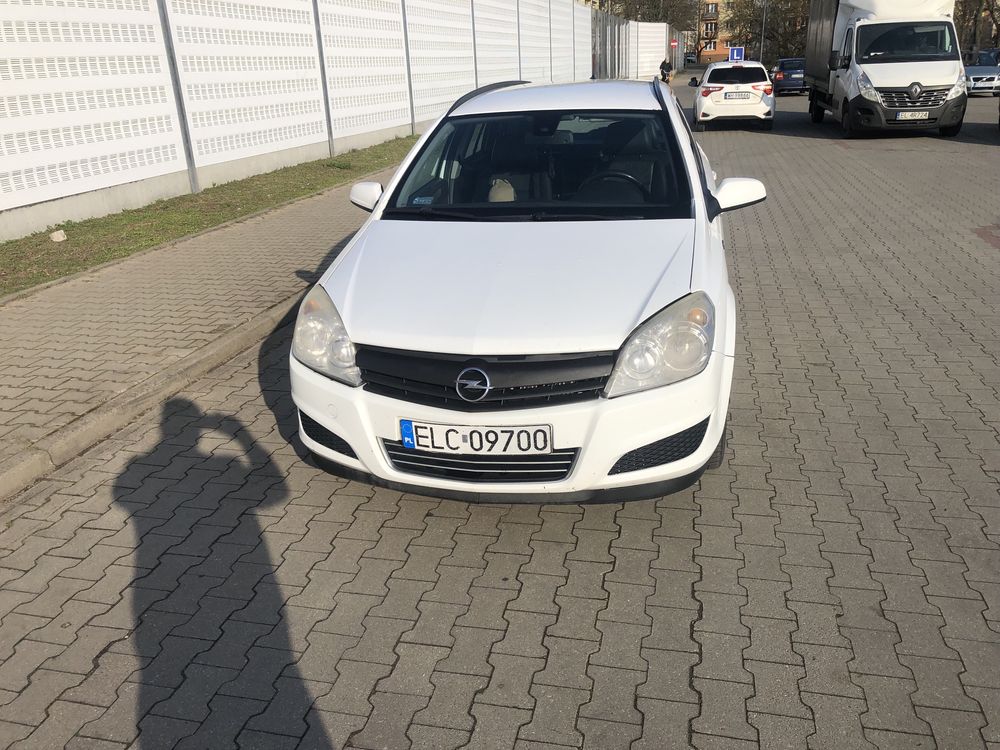 Sprzedam Opel Astra 1.7 CDTI 110km Kombi.   Hak