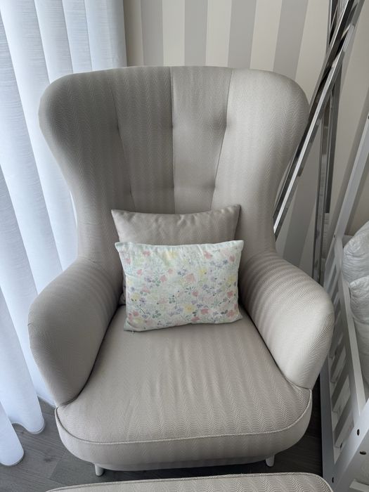 Cadeirao com pousa pes