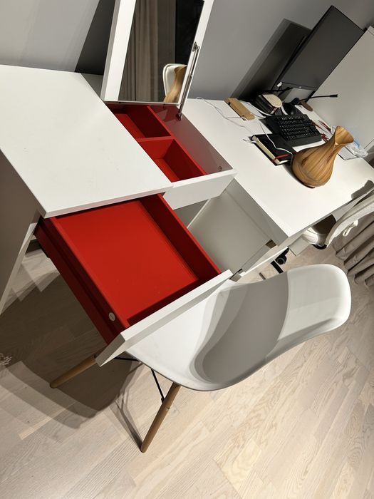 Туалетний стрлик Брімнес та стілець ІКЕА