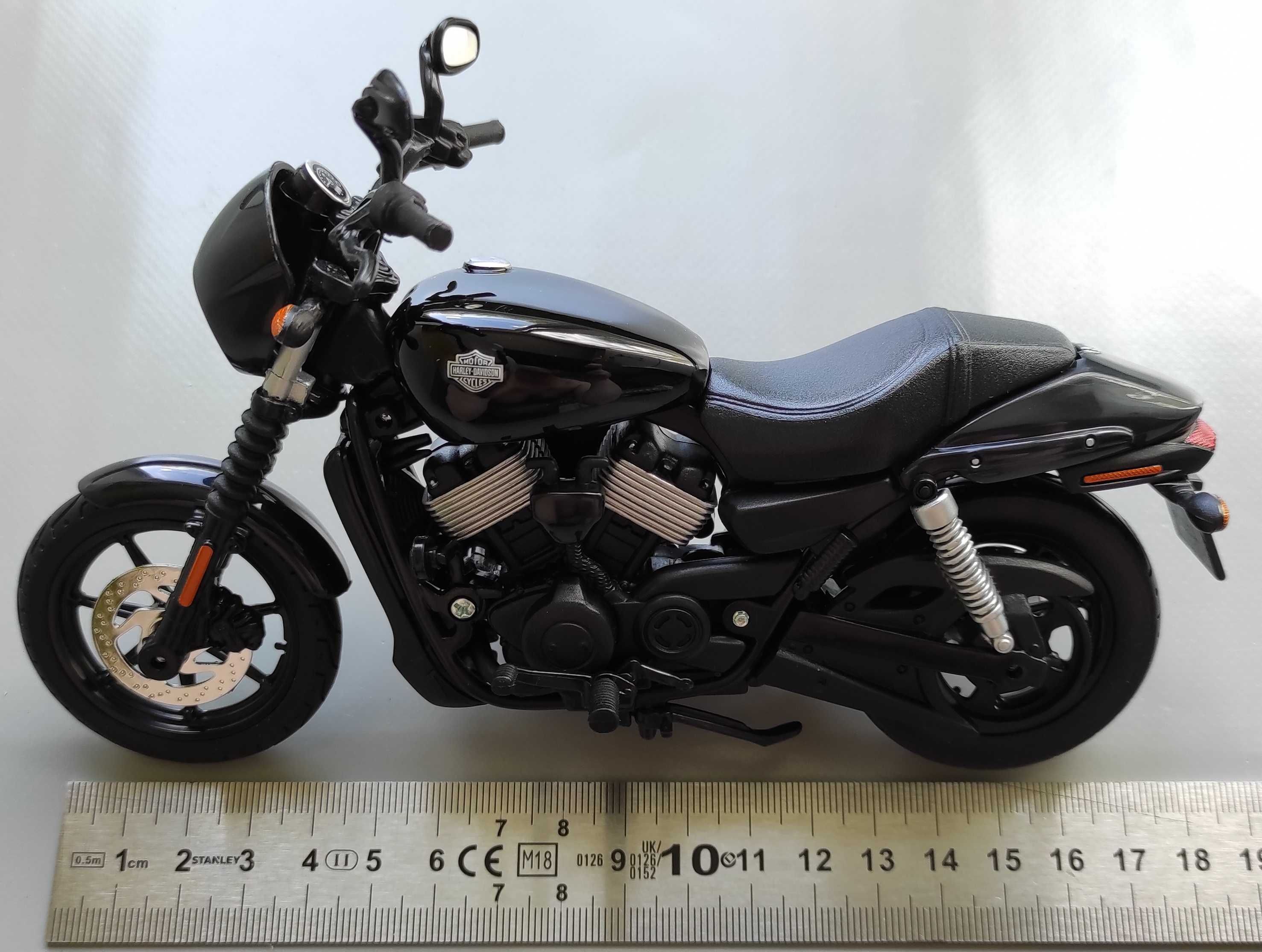 Модель "Harley-Davidson Street 750 2015" 1/12 (Maisto)