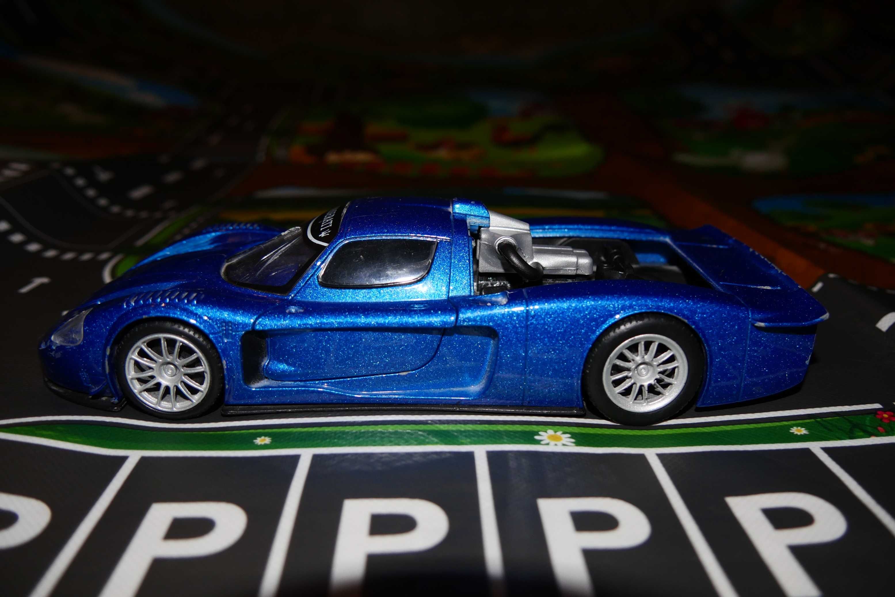 Maserati MC 12 GT 1 1:24 auto model kolekcjonerski niebieski metallic